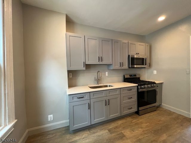 17 8Th Ave, Newark City, NJ 07104