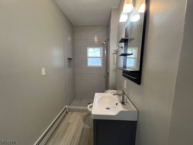 17 8Th Ave, Newark City, NJ 07104