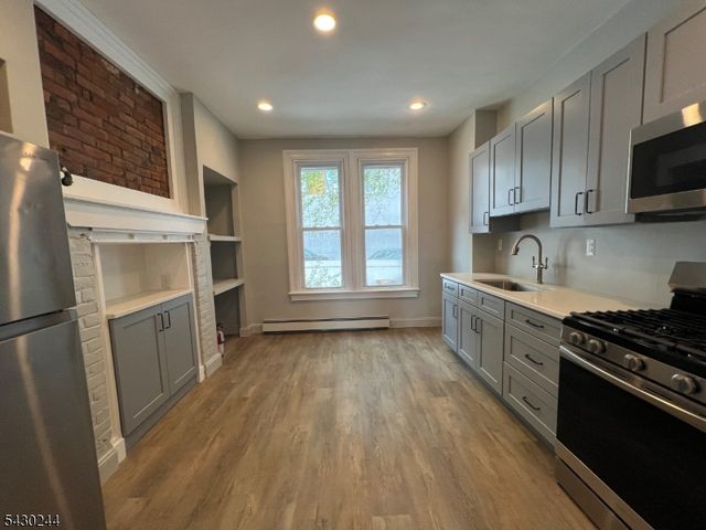 17 8Th Ave, Newark City, NJ 07104