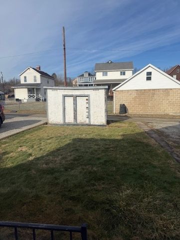 211 S Allen Ave, Donora, PA 15033