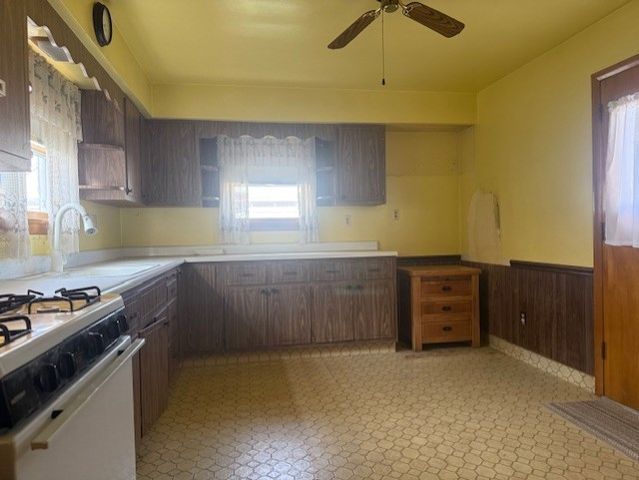 211 S Allen Ave, Donora, PA 15033