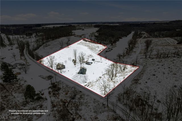 1032 Hartwood Road NW, Magnolia, OH 44643