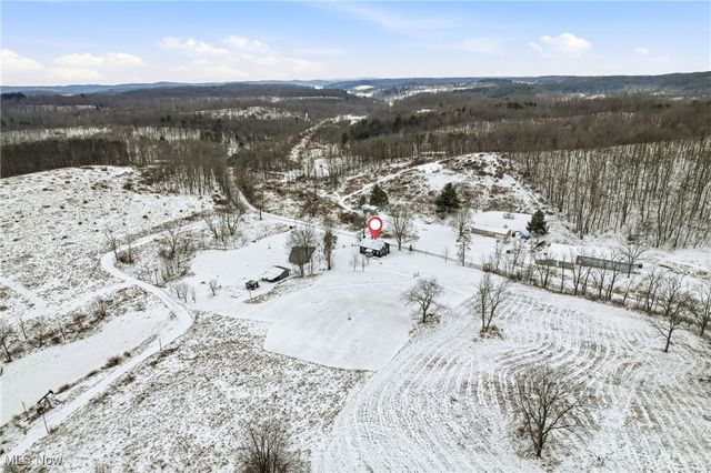 1032 Hartwood Road NW, Magnolia, OH 44643