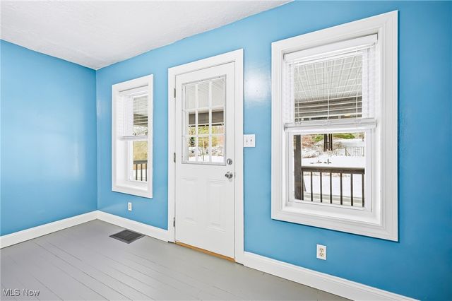 1032 Hartwood Road NW, Magnolia, OH 44643