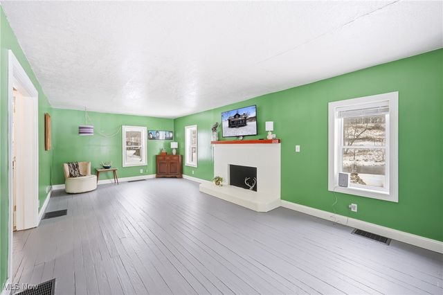 1032 Hartwood Road NW, Magnolia, OH 44643