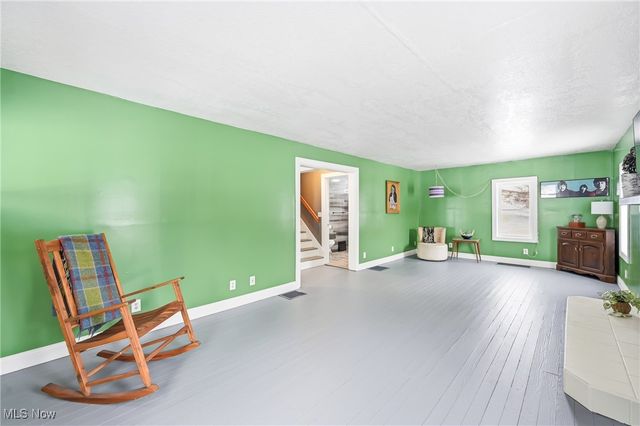 1032 Hartwood Road NW, Magnolia, OH 44643