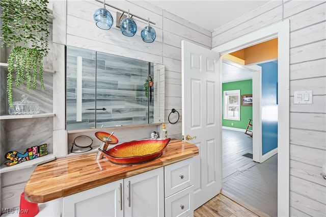 1032 Hartwood Road NW, Magnolia, OH 44643