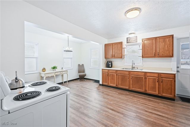 1032 Hartwood Road NW, Magnolia, OH 44643