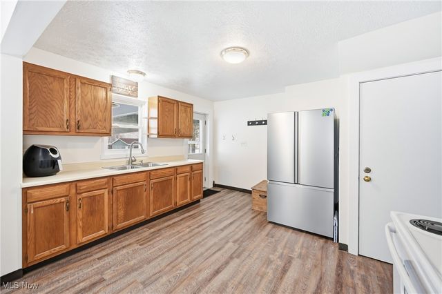 1032 Hartwood Road NW, Magnolia, OH 44643