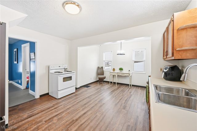 1032 Hartwood Road NW, Magnolia, OH 44643