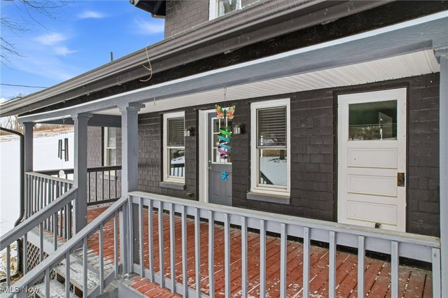 1032 Hartwood Road NW, Magnolia, OH 44643