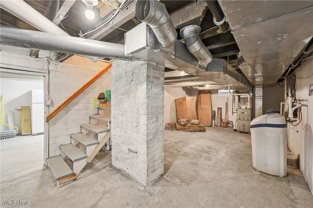 1032 Hartwood Road NW, Magnolia, OH 44643