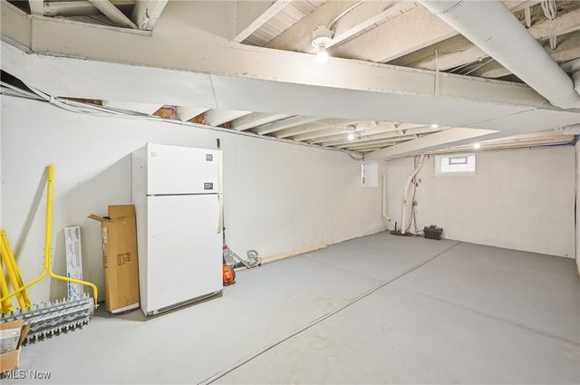 1032 Hartwood Road NW, Magnolia, OH 44643