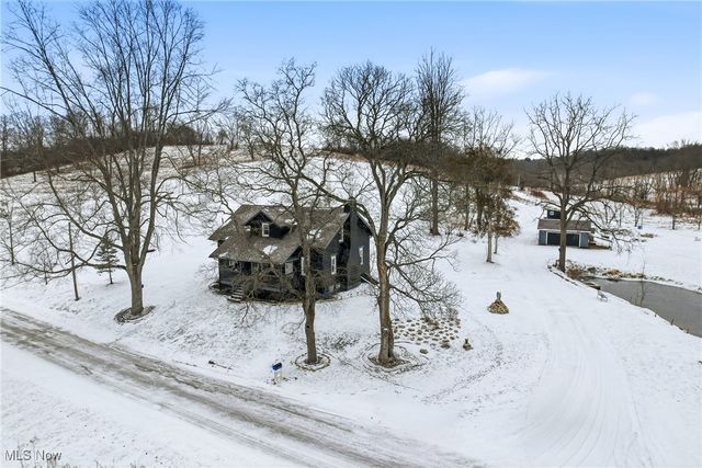 1032 Hartwood Road NW, Magnolia, OH 44643