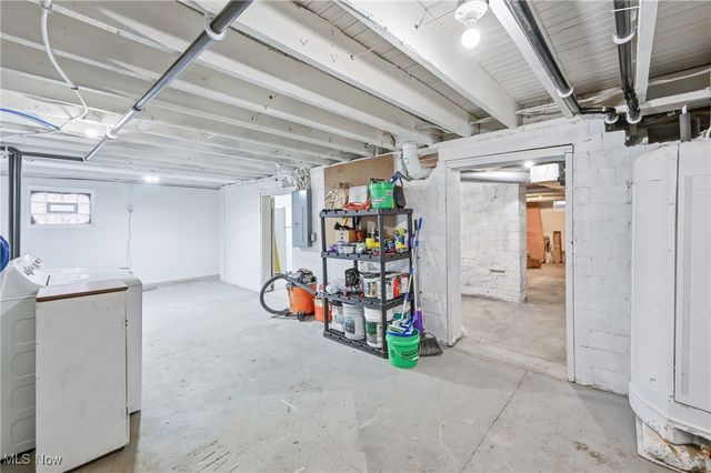 1032 Hartwood Road NW, Magnolia, OH 44643