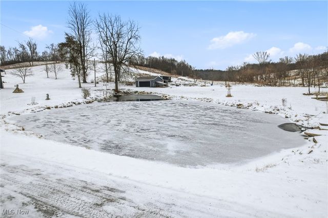 1032 Hartwood Road NW, Magnolia, OH 44643