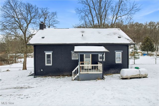 1032 Hartwood Road NW, Magnolia, OH 44643