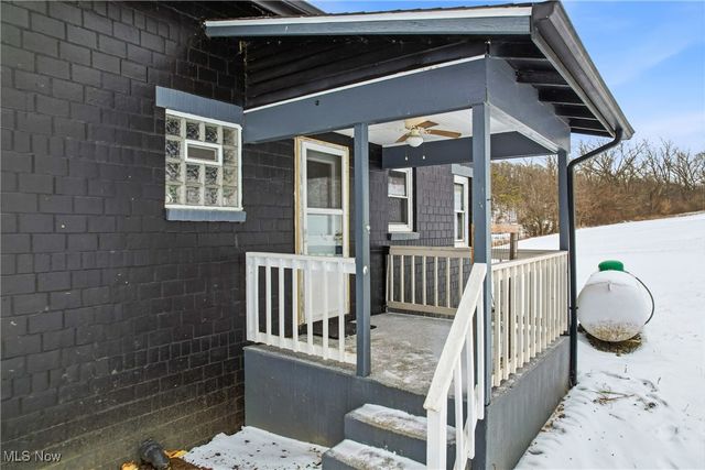 1032 Hartwood Road NW, Magnolia, OH 44643