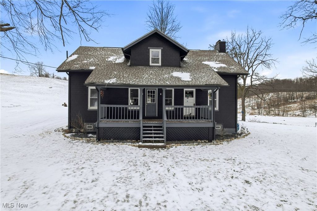 1032 Hartwood Road NW, Magnolia, OH 44643