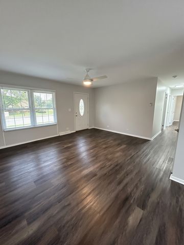 63 Saint Marys Parkway, Buffalo Grove, IL 60089