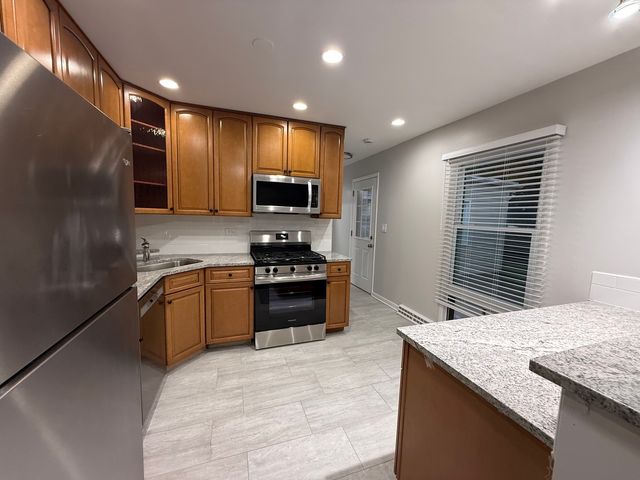 63 Saint Marys Parkway, Buffalo Grove, IL 60089