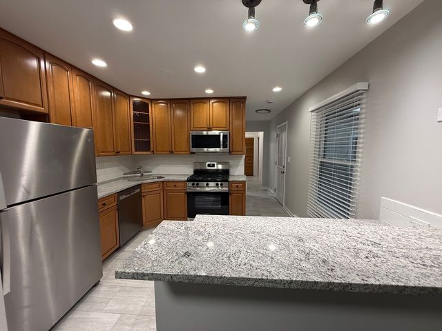 63 Saint Marys Parkway, Buffalo Grove, IL 60089