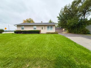 63 Saint Marys Parkway, Buffalo Grove, IL 60089