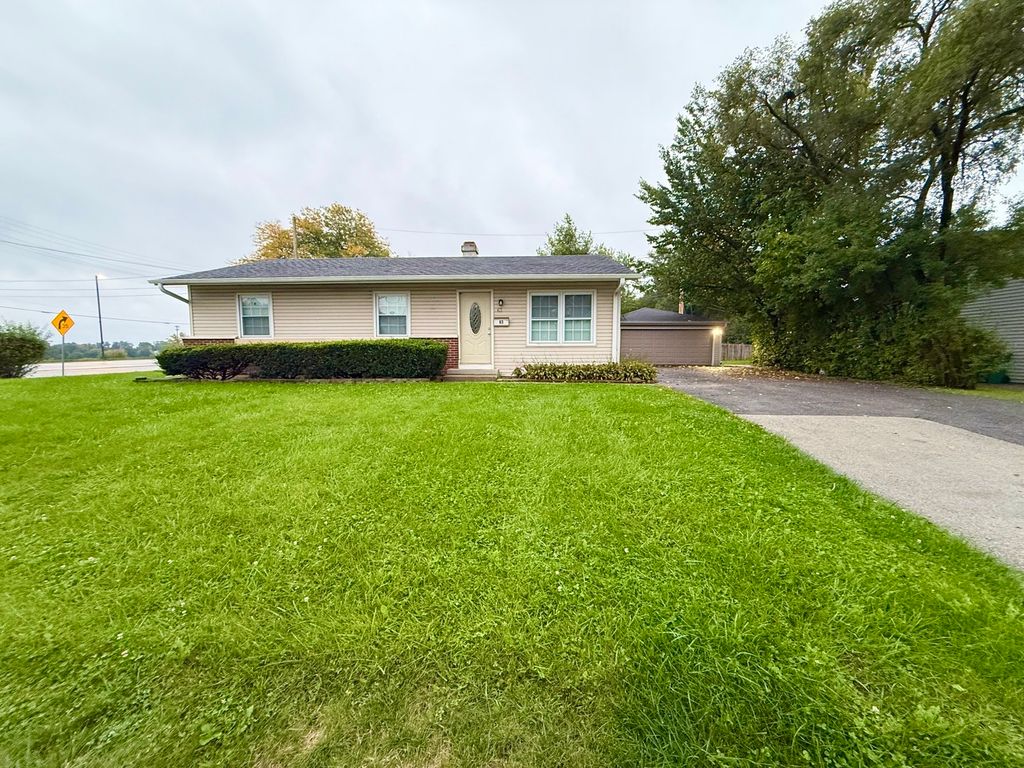 63 Saint Marys Parkway, Buffalo Grove, IL 60089