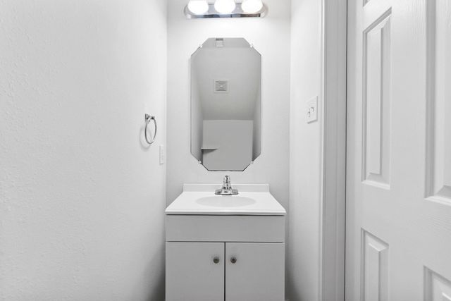 143 Anise Tree Place, The Woodlands, TX 77382