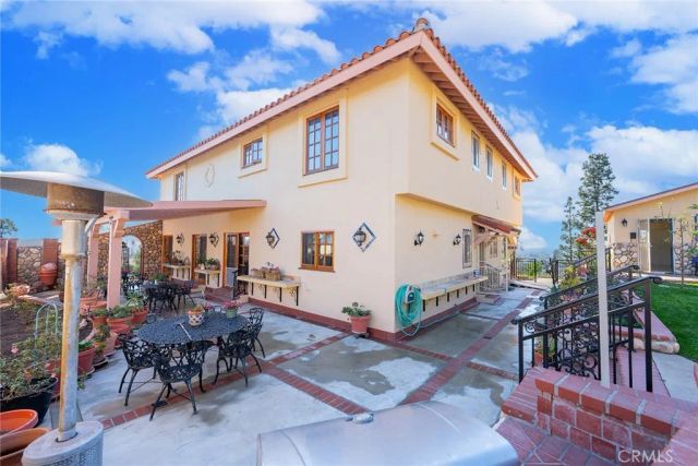2240 Foothill Boulevard, Santa Ana, CA 92705
