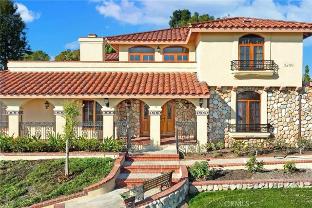 2240 Foothill Boulevard, Santa Ana, CA 92705