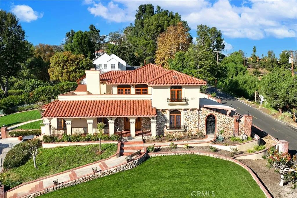 2240 Foothill Boulevard, Santa Ana, CA 92705