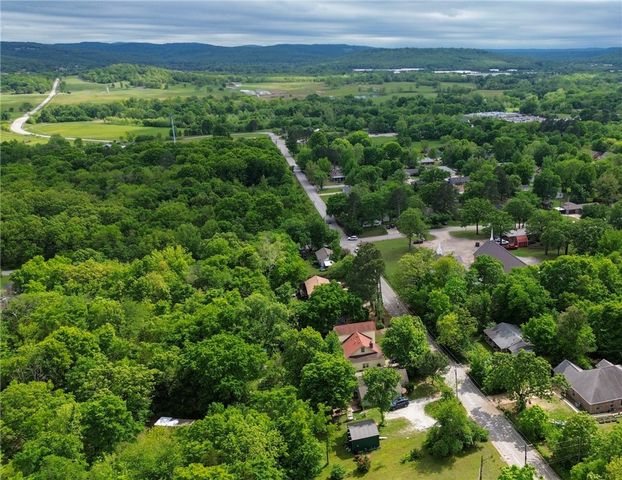 230 Stone Bridge Road, Fayetteville, AR 72701