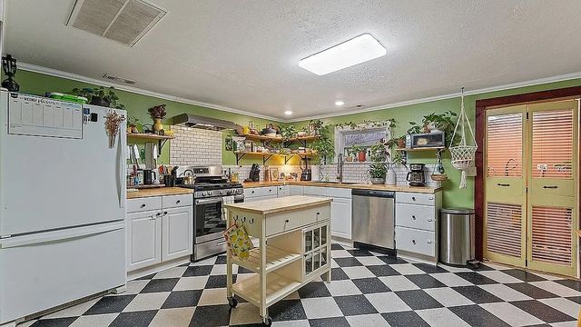 230 Stone Bridge Road, Fayetteville, AR 72701