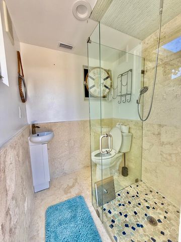 814 S Lake Drive, Lantana, FL 33462