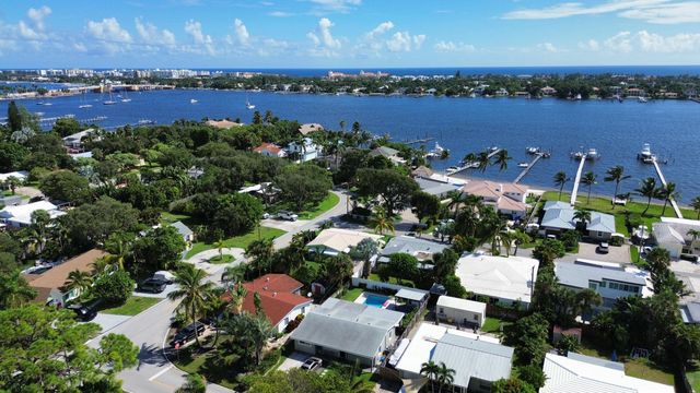 814 S Lake Drive, Lantana, FL 33462