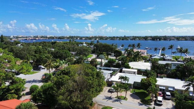 814 S Lake Drive, Lantana, FL 33462