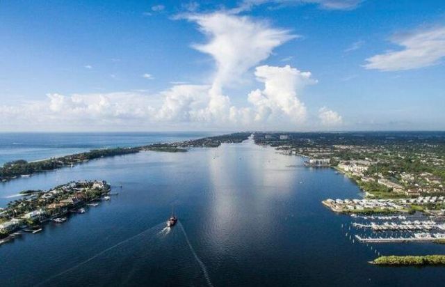 814 S Lake Drive, Lantana, FL 33462