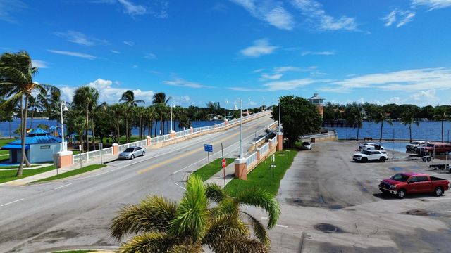 814 S Lake Drive, Lantana, FL 33462