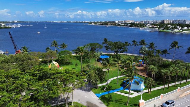 814 S Lake Drive, Lantana, FL 33462