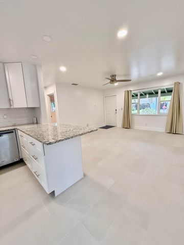 814 S Lake Drive, Lantana, FL 33462