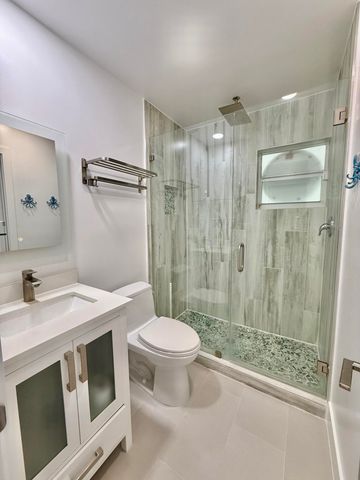 814 S Lake Drive, Lantana, FL 33462