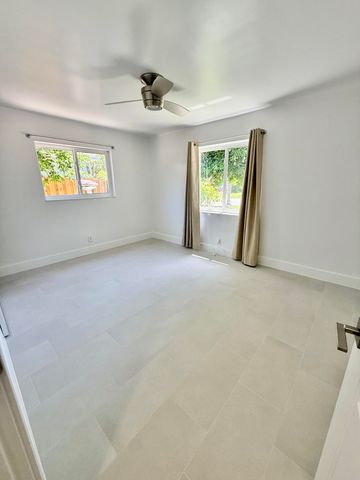 814 S Lake Drive, Lantana, FL 33462