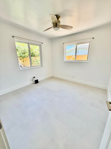 814 S Lake Drive, Lantana, FL 33462