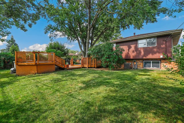 10153 S 87th Avenue, Palos Hills, IL 60465