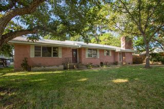 403 4th Ave, Smithville, TX 78957
