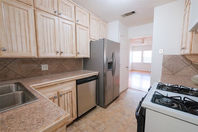 3900 Dexter Avenue, Fort Worth, TX 76107