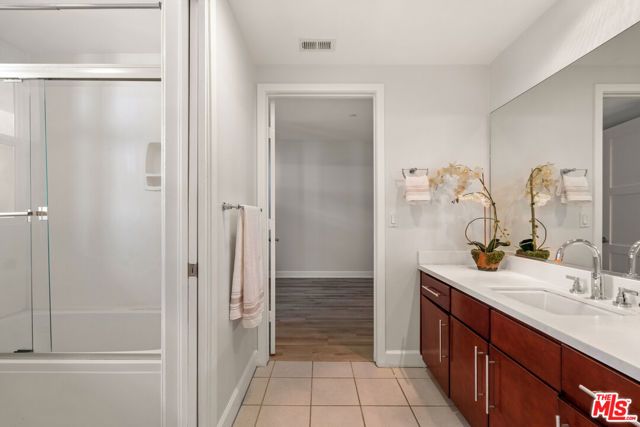 14412 Killion Street 205, Sherman Oaks, CA 91401