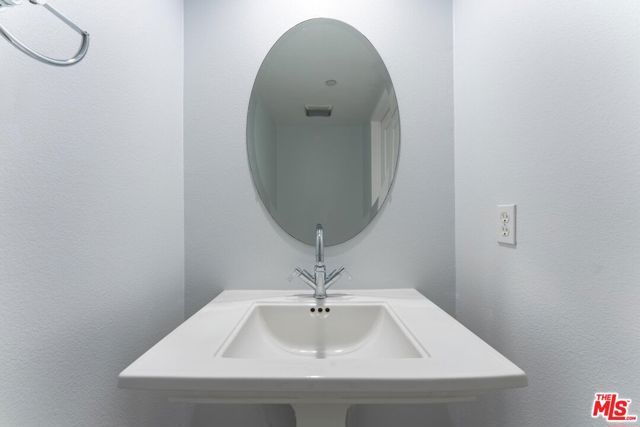 14412 Killion Street 205, Sherman Oaks, CA 91401