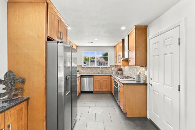 1025 Fulton Avenue, Sunnyvale, CA 94089